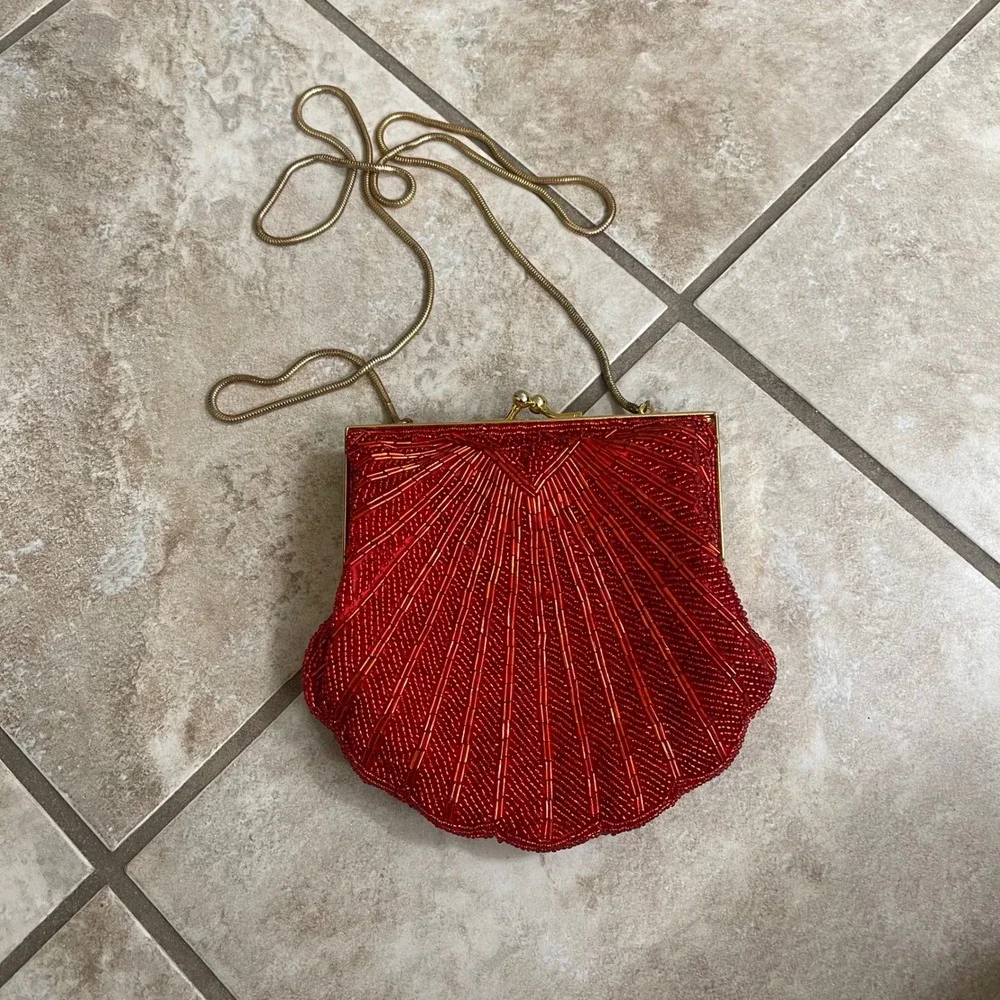 Partners Red Beaded Shell Evening Bag Gold Snake Chain Kiss Lock Clutch Vintage